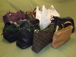 lot 101 image: Fashion purses including Liz Claiborne, Etienne Aigner and more