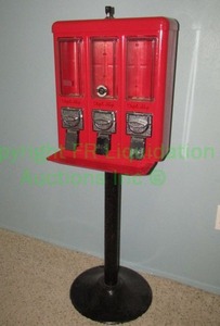 lot 113 image: Pro-line triple dispenser candy vendor with key