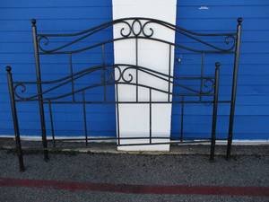 lot 67 image: Metal 79-Wide Head and foot Boards