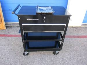 lot 83 image: NEW- U.S. General 26 Lockable Top and Drawer, Black Tool Cabinet On Casters