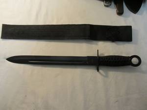 lot 147 image: Bayonet Style 440 Steel Hunting Knife With Sheath