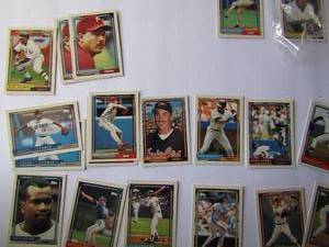 lot 23 image: � TOPPS 1992- Various Players and Teams. Cards 604-698. Not consecutive. 17 cards total. Good condition, slight discoloring and staining.
