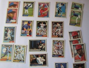 lot 22 image: � TOPPS 1992- Various Players and Teams. Cards 500-586. Not consecutive. 21 cards total. Good condition, slight discoloring and staining.