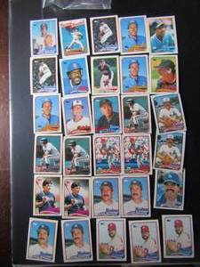 lot 44 image: TOPPS 1989- Various Players and Teams. Cards 0-25. Not consecutive. 30 cards total. Good condition, edges slightly worn.