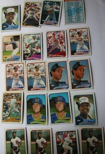 lot 48 image: TOPPS 1989- Various Players and Teams. Cards 101-123. Not consecutive. 20 cards total. Good condition, edges slightly worn.