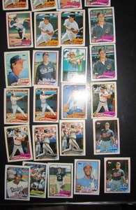 lot 52 image: TOPPS 1989- Various Players and Teams. Cards 204-225. Not consecutive. 24 cards total. Good condition, edges slightly worn.