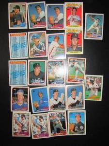 lot 59 image: TOPPS 1989- Various Players and Teams. Cards 376-426. Not consecutive. 22 cards total. Good condition, edges slightly worn.