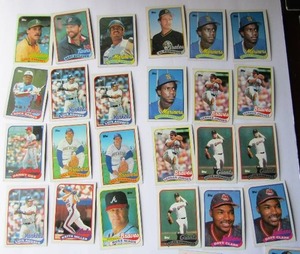 lot 65 image: TOPPS 1989- Various Players and Teams. Cards 552-575. Not consecutive. 32 cards total. Good condition, edges slightly worn.