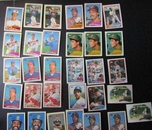 lot 70 image: TOPPS 1989- Various Players and Teams. Cards 677-699. Not consecutive. 31 cards total. Good condition, edges slightly worn.