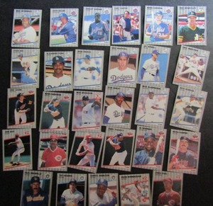 lot 82 image: TOPPS 1986- Various Players and Teams. Cards 11-192. Not consecutive. 29 cards total. Fair condition, slight fade and worn edges.