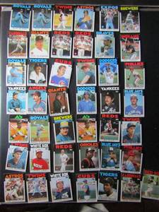 lot 80 image: TOPPS 1986- Various Players and Teams. Cards 605-697. Not consecutive. 43 cards total. Fair condition, slight fade and worn edges.