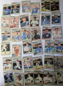 lot 83 image: � TOPPS 1986- Various Players and Teams. Cards 210-395. Not consecutive. 39 cards total. Fair condition, slight fade and worn edges.