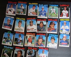 lot 116 image: TOPPS Various Players and teams. Cards 1t-28t. Not consecutive. 22 cards total. Good condition, slightly worn.