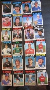 lot 117 image: � TOPPS Various Players and teams. Cards 30t-59t. Not consecutive. 24 cards total. Good condition, slightly worn.