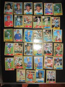lot 129 image: TOPPS 1987- Various players and teams. Cards 617-789. Not consecutive. 35 cards total. Good condition, slightly worn.