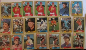 lot 127 image: TOPPS 1987- Various players and teams. Cards 317-489. Not consecutive. 22 cards total. Good condition, slightly worn.