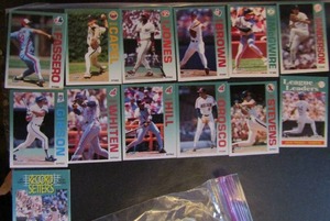 lot 164 image: FLEER 1992- various players and teams. Cards 71-477. Not consecutive. 11 cards total. PLUS �Expos Record Setters� #685. PLUS League Leaders #690. Great condition.