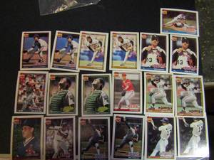 lot 300 image: � TOPPS �40 YEARS OF BASEBALL�- Various teams and players. Cards 614-632. Not consecutive. 19 cards total. Good conditions, slight fade.