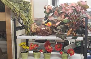 lot 141 image: Home Dcor Items See Pictures