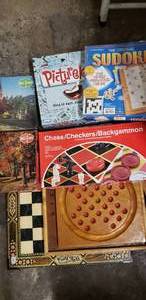 lot 12 image: Game Lot and Puzzles