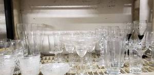 lot 17 image: Glassware Lot, includes Zippered Case for Tall Glasses