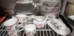 lot 72 image: Mikasa Silk Flowers Set