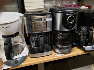 lot 91 image: Assorted Coffee Makers and Crockpots minus the Lids