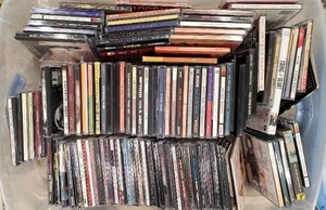 lot 184 image: Large amount of CDs