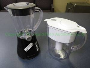 lot 38 image: Hamilton Beach blender and Brita water filter pitcher