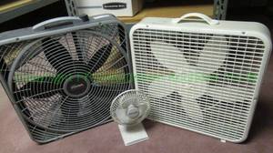 lot 139 image: Lakewood and Lasko box fans plus Climate keeper desk top fan