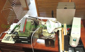 lot 120 image: Assorted office supplies as shown