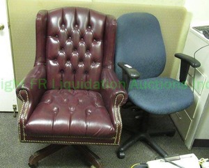 lot 102 image: Button tufted and standard office chairs plus floor protectors