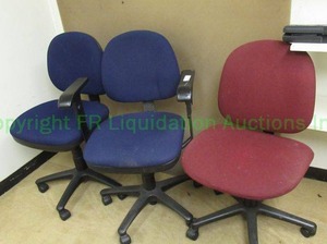 lot 77 image: office chairs and floor protector