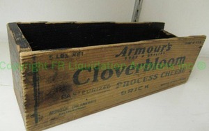 lot 71 image: Antique Armours cloverbloom cheese wood box