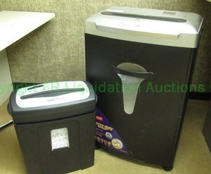 lot 70 image: Staples and Infoguard paper shredders