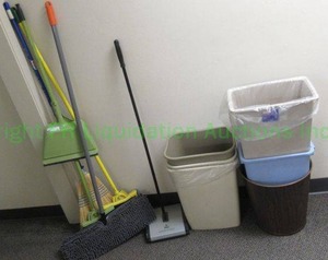 lot 53 image: Brooms, Bissel sweeper and trash cans