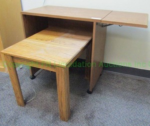 lot 7 image: Drop leaf utlity cart and accent table