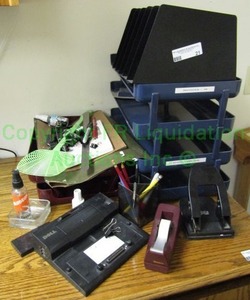 lot 21 image: Assorted office supplies as shown