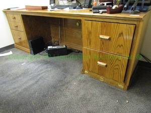 lot 22 image: Oak wood double pedestal credenza