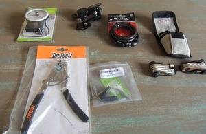 lot 35 image: Master bike lock, luggage scale, ice tool wire cutter, Kayelen bike break cables