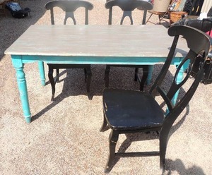 lot 42 image: Turquoise dining table 29x59x35 with 3 black chairs