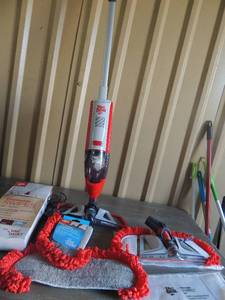 lot 60 image: Dirt Devil comes with disposable wipes, dry cleaning dusters wet floor attachment and charging cord unknown working condition
