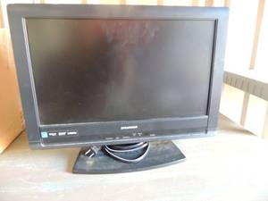 lot 65 image: HD Sylvania 18 TV no remote