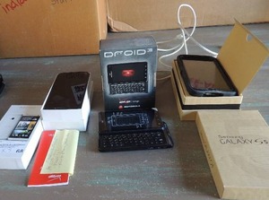 lot 68 image: Used Samsung cell phone with charger, Dr Oid 3 Motorola cell phone HTC one cell phone all 3 in original box