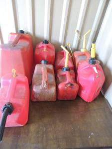 lot 73 image: Large lot of 1 gal., 2 gal., 5 gal. gas cans some have tops some don�t.
