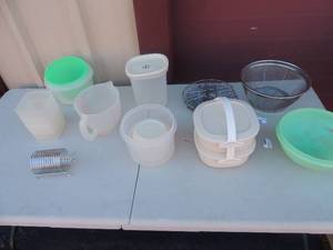 lot 125 image: Large lot of Tupperware- strainers, salad bowls and so much more