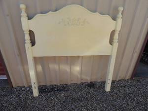 lot 14 image: Lea The Bedroom People head board & footboard with side rails