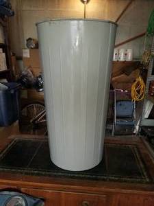 lot 23 image: META TRASH CAN