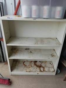 lot 60 image: METAL SHELF