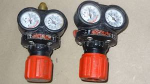 lot 62 image: Lot of 2 Victor Two Stage Acetylene Regulators, Model ESS3-15-510